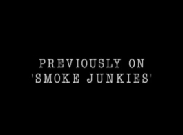 التدخين الساخن جبهة مورو الجبرية في الصدرية الأزرق وجوارب سوداء تواجه واحدة من أفضل جلسات جنسية