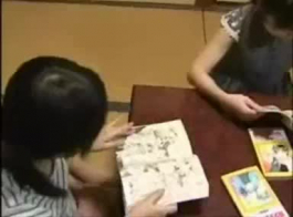 طالبة يابانية عاهرة تحصل على فقاعة أعلى اللعنة ثم تحصل على شاعر المليون على وجهها.