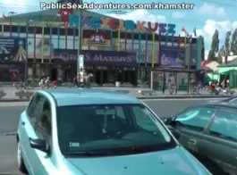 مراهق موشوم ، أنجيل ويكي يمص ديكًا صلبًا لسائق سيارة أجرة قرنية ، أثناء تواجده في السيارة.