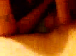 امرأة سمراء القذرة مارس الجنس من قبل الديك ضخمة.