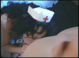 ممرضة جبهة مورو مفلس هي ممارسة الجنس الخام مع مريض قرني جدا بجانب سريره.