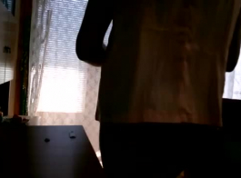 مزق الكرز يظهر كس ناضجة في فيديو بوف بوف عظيم.